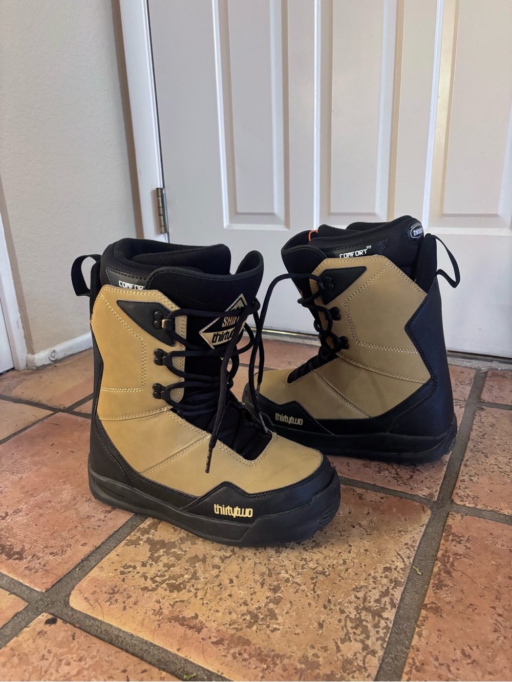 thirtytwo Men's Tan and Black Snowboard Boots